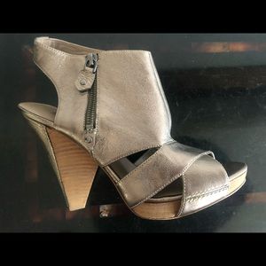 Sigerson Morrison belle metallic statement heels